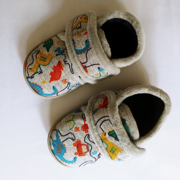 Dinosaur Slippers size 5-6 - Picture 3 of 11